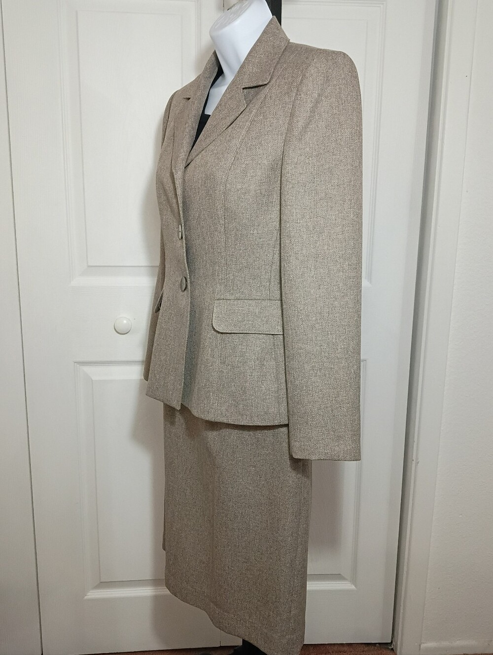Le Suit Petite 6 Skirt Suit Set - 3 Button Accent Blazer & Skirt - Picture 2 of 15